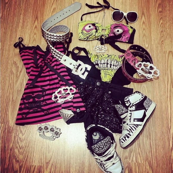 ‼️ISO‼️ looking for scene/emo clothing - Picture 2 of 4